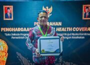 Pemerintah Kota Bekasi Menerima penghargaan Universal Health Coverage Award Tahun 2024