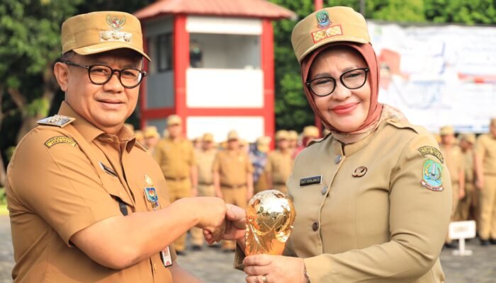 Pj. Walikota Bekasi Gelar Penyerahan Piagam Penghargaan dan Penyematan Prestasi Perangkat Daerah