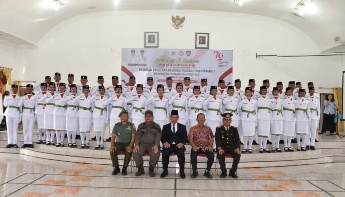 Bupati Kukuhkan Paskibraka di Humbang Hasundutan