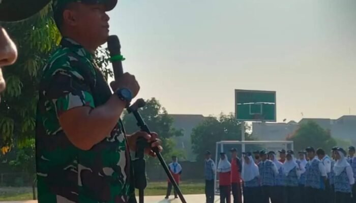 Cegah Kenakalan Remaja, Babinsa Koramil 05/Bantargebang Komsos di SMPN 36 Kota Bekasi