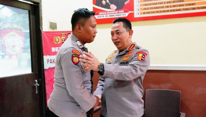Temui Personel yang Jadi Penggali Kubur, Kapolri: Terus Menjadi Polisi Baik untuk Masyarakat