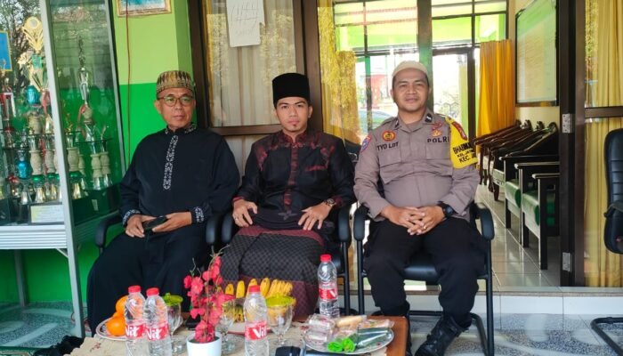 Bhabinkamtibmas Hadiri Peringatan Maulid Nabi Muhammad SAW di SMP 23 Jatikramat