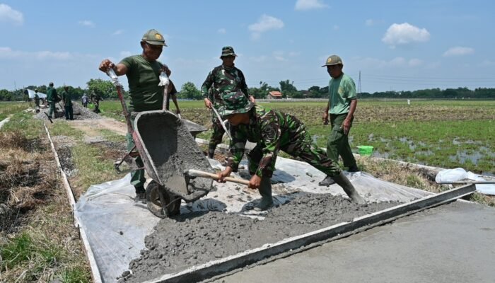 Warga Antusias Dukung Satgas, Danramil 04 Tawangsari Optimis TMMD Selesai Tepat Waktu