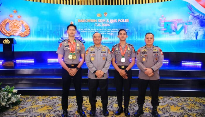 SSDM Polri Berikan Penghargaan Pin Emas Untuk Atlet Polri Berprestasi