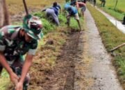 Babinsa dan Warga Bersatu Bersihkan Jalan, Wujudkan Lingkungan Sehat dan Asri
