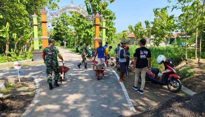 Danramil dan Babinsa Bergotong Royong Bangun Talud