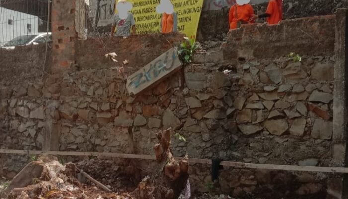 Diduga Warga RW.07 Jaticempaka Melakukan Pengerusakan Terhadap Pembangunan Balai RW.012