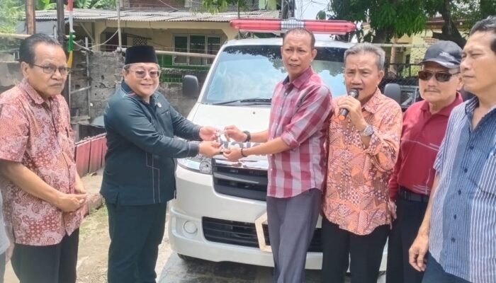 Reses Nuryadi Darmawan Serahkan 9 Unit Ambulans di Dapil Bekasi Selatan dan Bekasi Timur