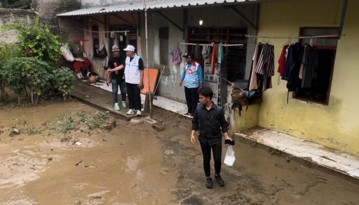 Banjir Melanda Bekasi Jaya, Tri Adhianto Kunjungi Warga Usai Deklarasi