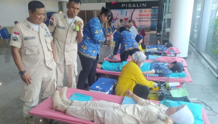 PNS Kodim 0735 Surakarta Ikuti Donor Darah Dalam Rangka HUT Ke-53 Korpri Tahun 2024