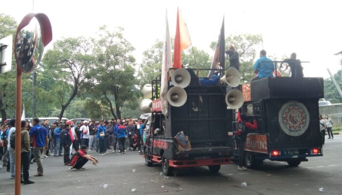 Demo Buruh Di Kantor Pemerintah Kota Bekasi, Mendesak Pertemuan Dengan PJ Walikota Bekasi