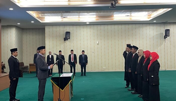 Kepala BKPSDM Kota Bekasi Lantik dan Ambil Sumpah Jabatan 5 Pejabat Fungsional
