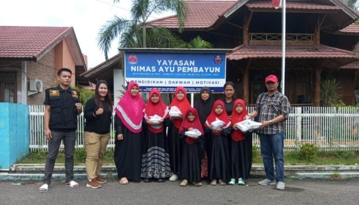 DPP GBR Sriwijaya Bagikan 300 Nasi  Kotak dalam Program Jum’at Barokah