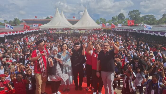 Senior Politisi Partai PDIP dan Puluhan Ribu Jiwa Hadiri Kampanye Akbar Oloan – Rebeka di Lintongnihuta