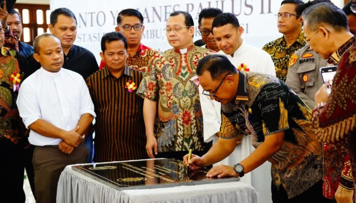 Pj. Wali Kota Bekasi Resmikan Gedung Gereja Santo Yohanes Paulus II di Kecamatan Rawalumbu