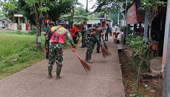 Jelang Musim Penghujan, Babinsa Koramil 05/Bantargebang Laksanakan Karya Bakti