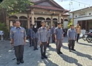 Babinsa Dan Bhabinkamtibmas Danukusuman Latih PBB Kepada Linmas
