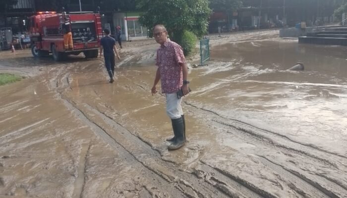 Pihak Islamic Apresiasi Wali Kota Tri Adhianto Cepat Tanggap Bantu Bersihkan Lumpur Pasca Banjir