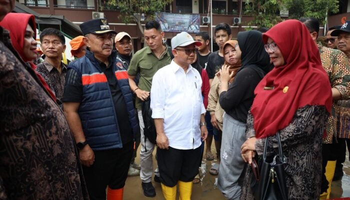 114 Sekolah Terdampak: Wawali dan Mendikdasmen Lakukan Tinjauan dan Pemberian Bantuan