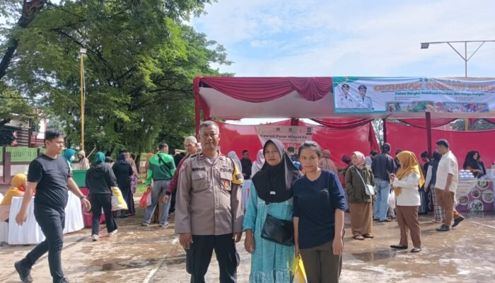 Bhabinkamtibmas Kelurahan Padurenan Monitoring Wilayah dan Pantau Gerakan Pangan Murah