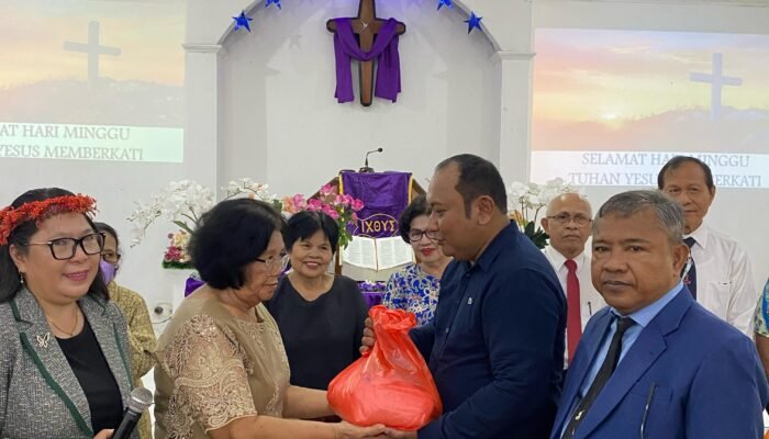 Pasca Pemulihan Banjir, Pos Terpadu PGIS Serahkan Paket Sembako Kepada Jemaat Gemindo 