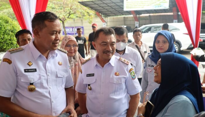 Wali Kota Bekasi Tri Adhianto dan Wawali Harris Bobihoe Tinjau Program Pemutihan Pajak Kendaraan
