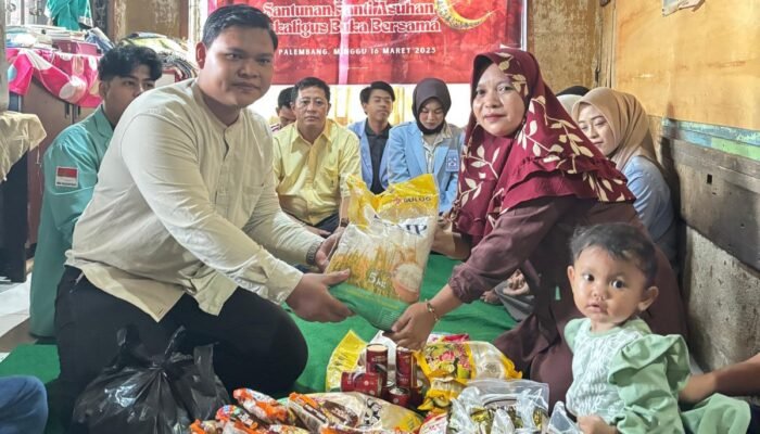 Mahasiswa Gelar Santunan Anak Panti Asuhan Serta Berbagi Takjil Dengan Pengendara