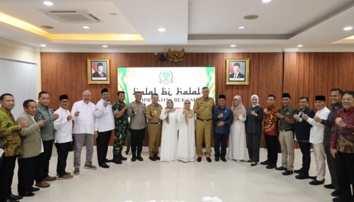 Wali dan Wawali Kota Bekasi Hadiri Halal Bihalal di DPRD Kota Bekasi