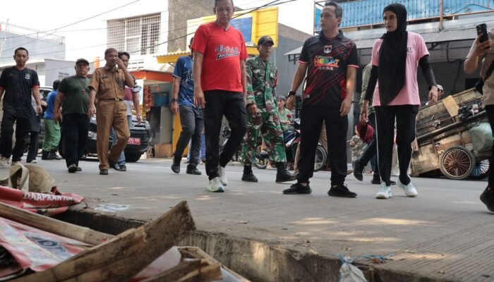 Wali Kota Bekasi Tinjau Penertiban Bangunan Liar dan Pengerukan Kali di Jalan Pangeran Jayakarta