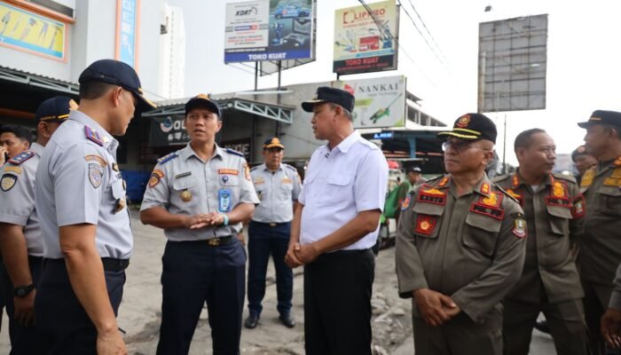 Perketat Penjagaan Stasiun Bekasi, Wali Kota Bekasi Perintahkan Satpol PP dan Dishub Jaga Hingga Pukul 21.00 Wib