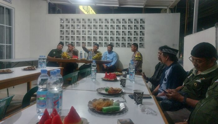 Kapolsek Bekasi Barat Hadiri Pertemuan FKRW Kelurahan Bintara
