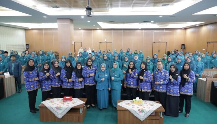 Ketua TP PKK Kota Bekasi buka Rapat Kerja Program PKK bersama OPD Kota Bekasi