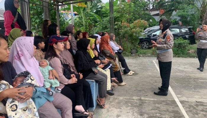 Sosialisasi Tertib Lalu Lintas Polres Metro Bekasi Kota di RW. 13 Duren Jaya