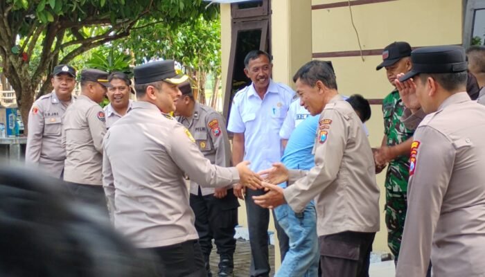 Kapolres Lumajang Pastikan Kesiapan Polsek Rowokangkung: Sinergi Tokoh Masyarakat Kunci Kamtibmas