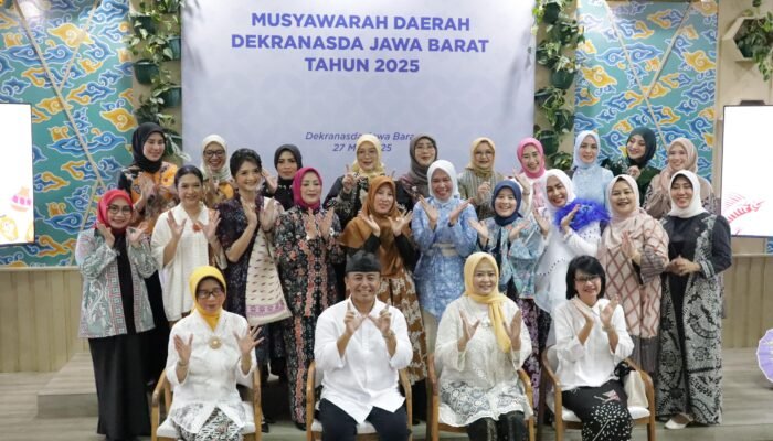 Hadiri Musda Dekranasda Se-Jawa Barat, Ketua Kota Bekasi Kenakan Pakaian Hasil Produk Kerajinan Kota Bekasi