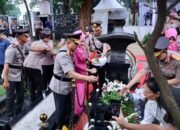 Jelang Hari Bhayangkara Ke-79, Kapolda Metro Jaya Ziarah Ke TMP Tanah Kusir
