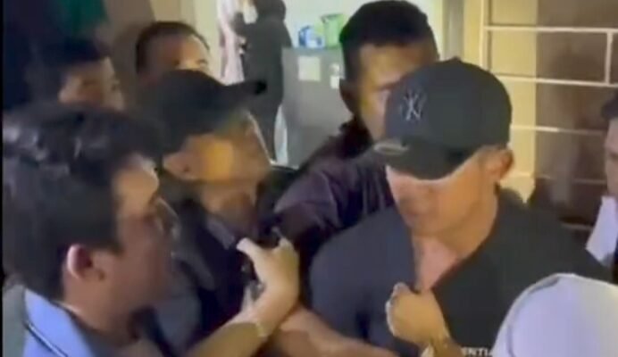 Eks Sekwan OKU Selatan Digerebek Aparat Dan Warga Setempat