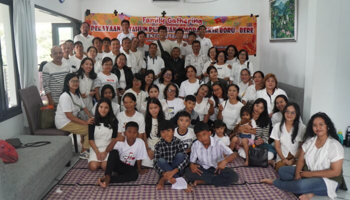 Family Gathering Simorangkir Terima Berkat untuk Memberkati