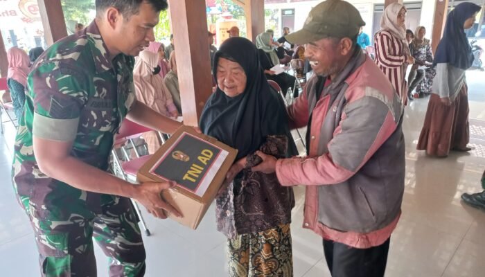 TNI AD Salurkan 450 Paket Sembako untuk Warga Kurang Mampu di Boyolali