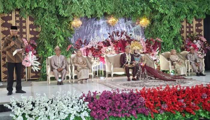 Komisaris Garuda Indonesia Hadiri Resepsi Pernikahan Anak Amirullah Bihar Diaula Taman Hijau
