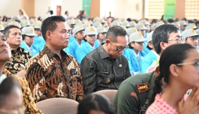 Bupati Humbahas Hadiri Pengukuhan 185 SMA Unggul Del 13 Dari Humbahas