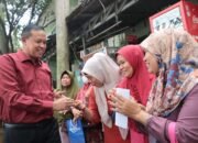 BLT dari Cukai Tembakau Dibagikan, Walikota Tri Langsung Salurkan ke Warga