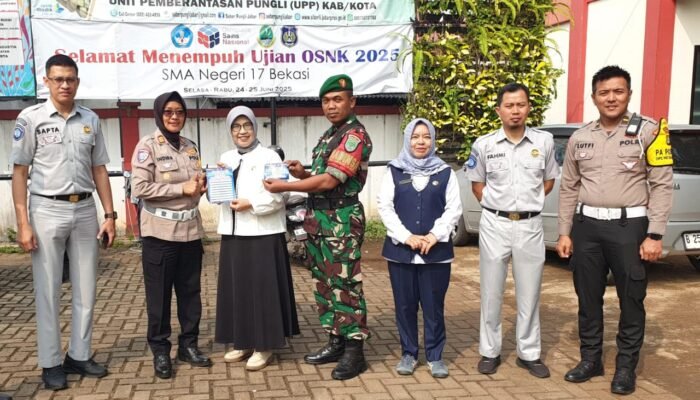 Unit Kamsel Lantas Polres Metro Bekasi Kota Sosialisasi Keselamatan Berlalu Lintas di SMAN 17