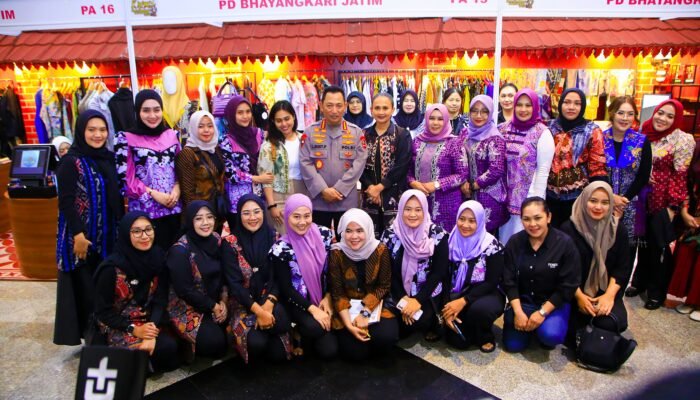 Kapolri Tinjau Bazar Kreasi Bhayangkari Nusantara 2025, Dorong Pertumbuhan UMKM