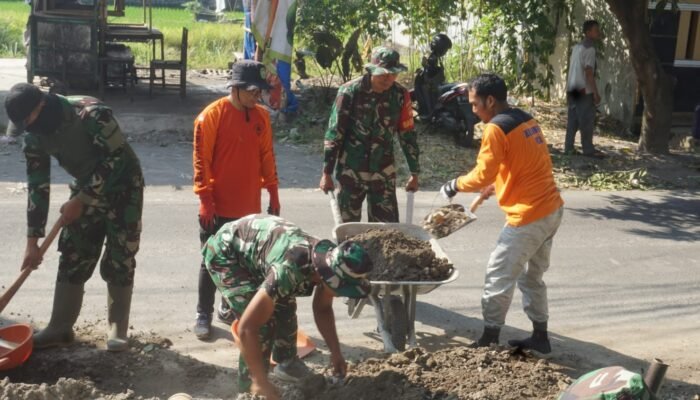 Semangat Kemanunggalan Satgas TMMD Reguler Ke-125 Kodim 0735/Surakarta Dan Masyarakat