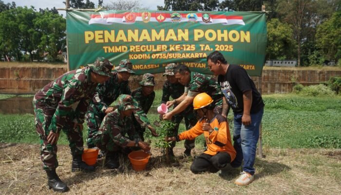Satgas TMMD Reguler Ke-125 Kodim 0735/Surakarta Bersama Masyarakat gelar Penanaman Pohon